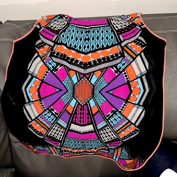 Beautiful blouse - Picture 3 of 3